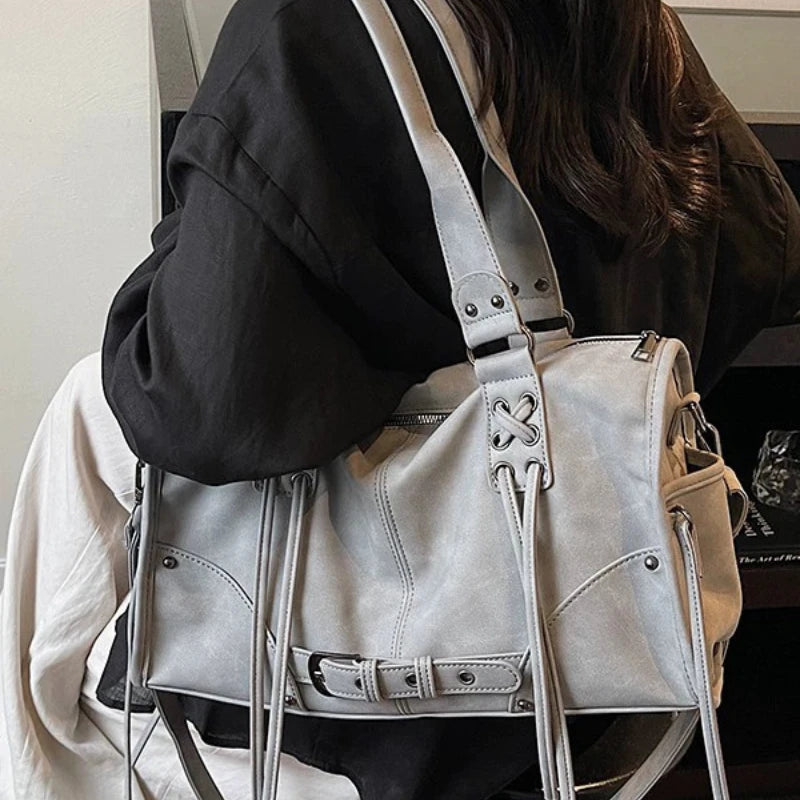 Laura – Sac à franges en daim végan