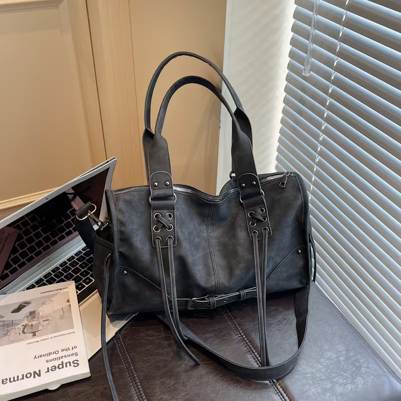 Laura – Sac à franges en daim végan