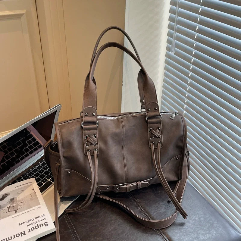 Laura – Sac à franges en daim végan